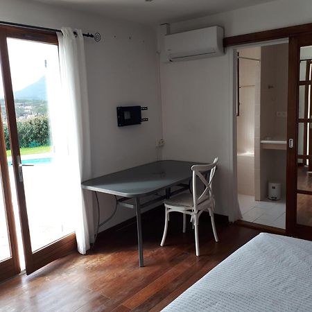 L'Oustaou De L'Estama Bed and Breakfast Rocbaron Esterno foto
