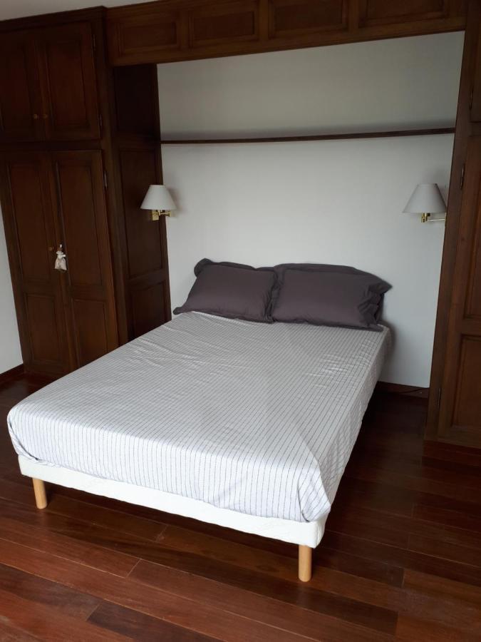 L'Oustaou De L'Estama Bed and Breakfast Rocbaron Esterno foto