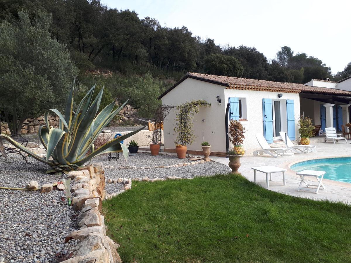 L'Oustaou De L'Estama Bed and Breakfast Rocbaron Esterno foto